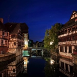 Strasbourg avec son ciel bleu et ses 1682917 degrés en été 🤩.#strasbourg #france #city
